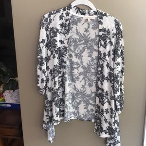 Light and cute 3/4 length cardigan!